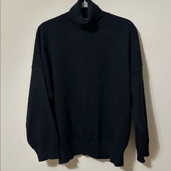 BALENCIAGA Beautiful turtleneck sweater